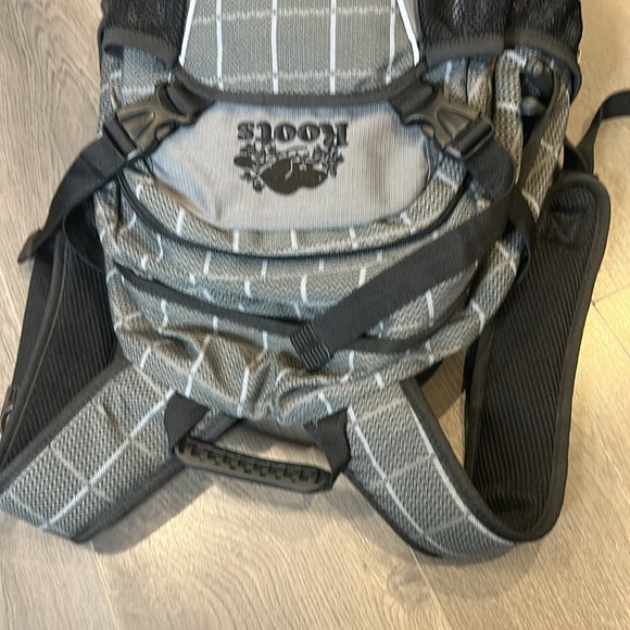 ROOTS Tech Zone Gray Black Backpack NEW - Picture 12 of 16